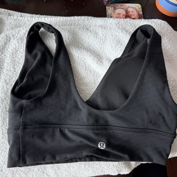 🖤 lululemon Black Embossed Align Bra - Picture 3 of 4